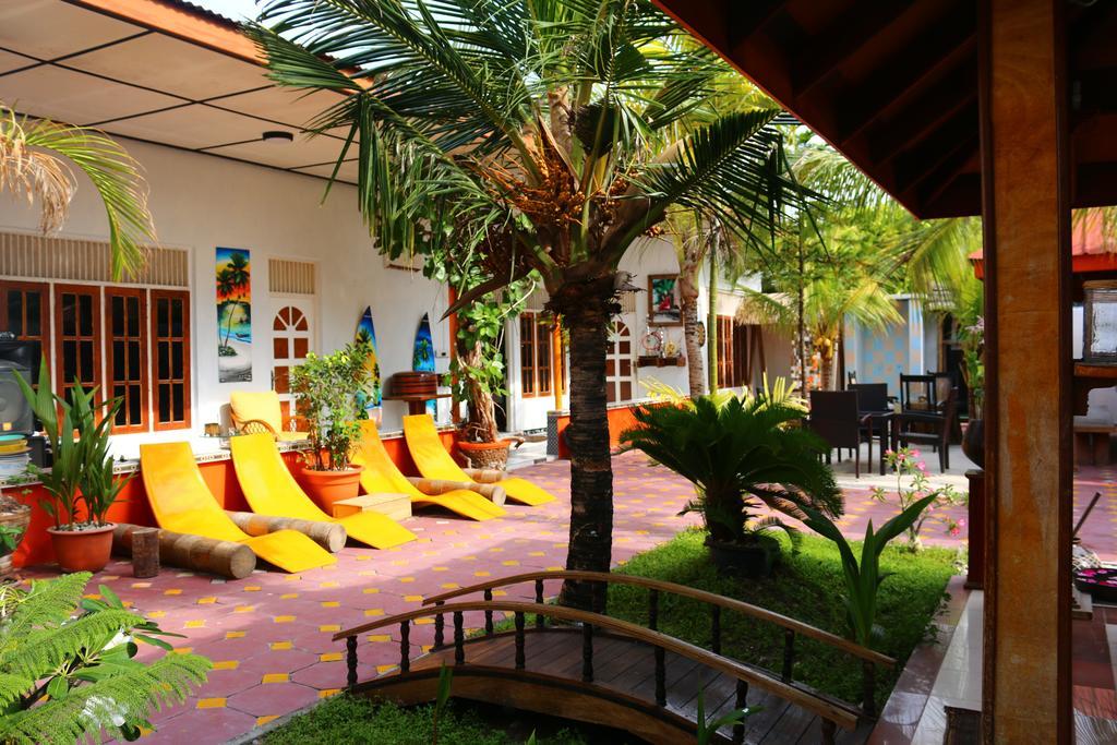 Natural Surf House Albergue Himmafushi Exterior foto