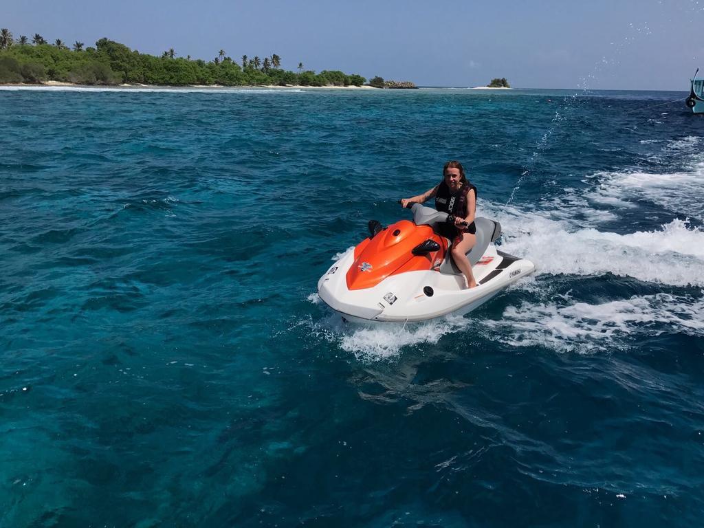 Natural Surf House Albergue Himmafushi Exterior foto
